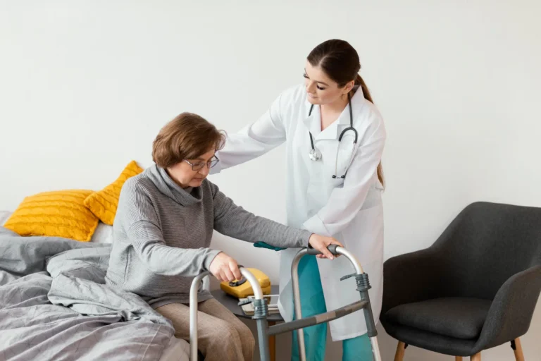 Atencion medica domiciliaria para adultos mayores | En casa salud donde necesites